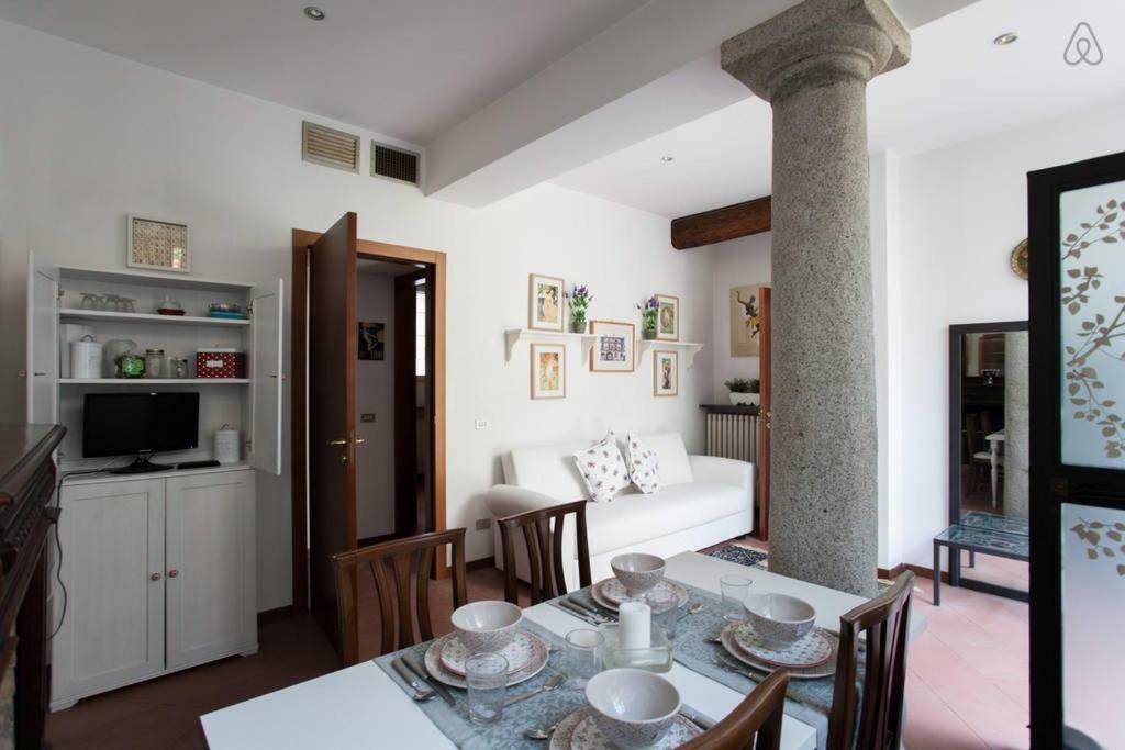 Charming Navigli Apartment Milan Exterior photo
