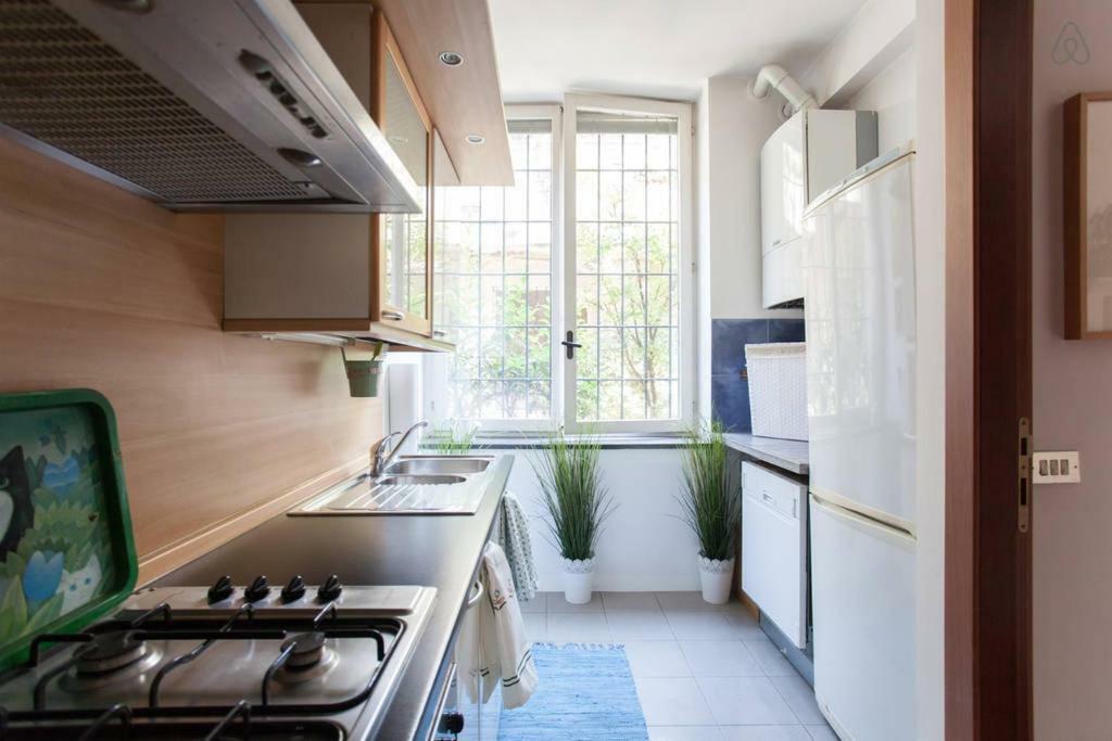 Charming Navigli Apartment Milan Exterior photo